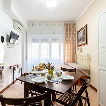 Vatican Rose מלון דירות 3*